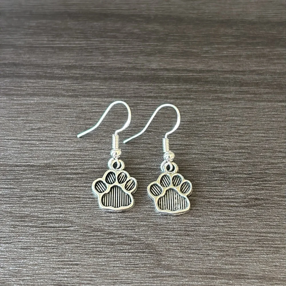 Paw Earrings NWT‎